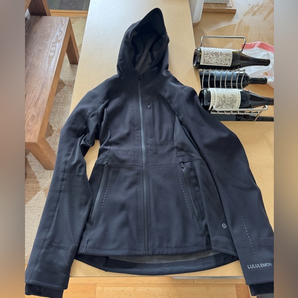 Lululemon Define Rain Jacket in Black, Size 8 - Picture 1 of 11